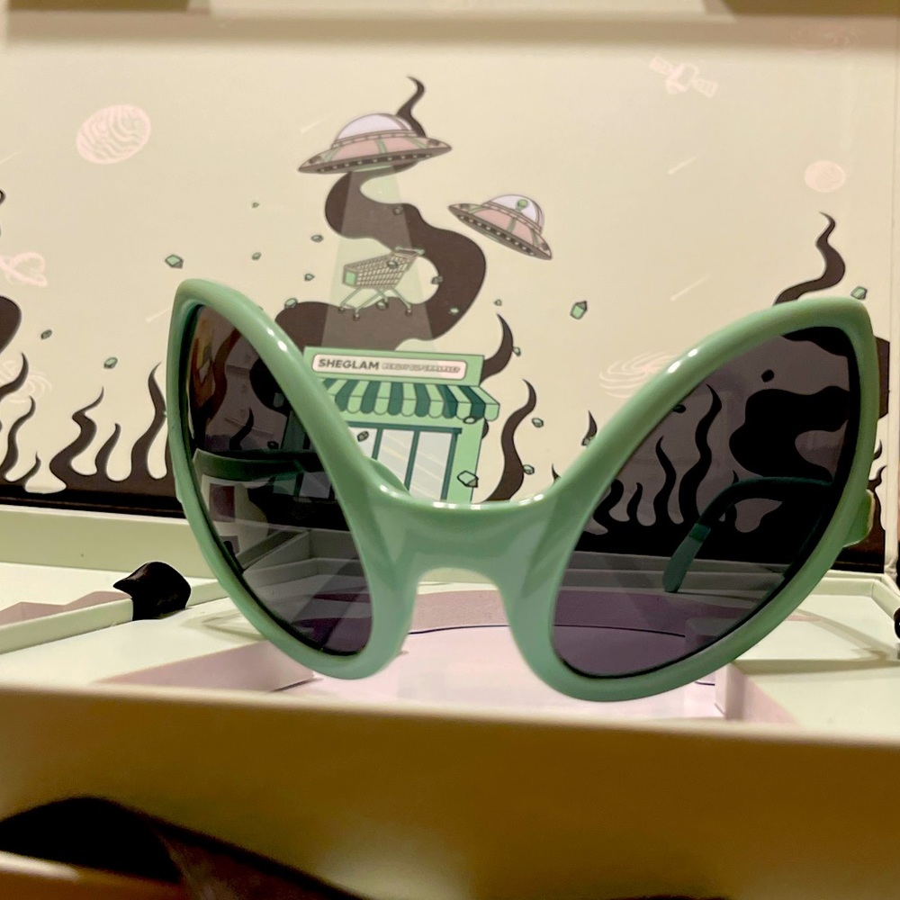SHEGLAM ALIEN 👽 SUNGLASSES